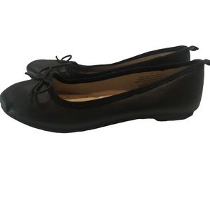 black ballet flats